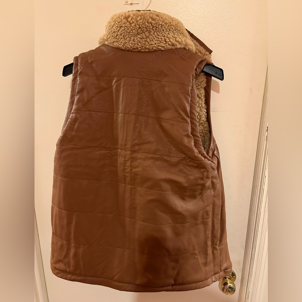 NWT Tuckernuck tan reversible vest - Picture 4 of 7